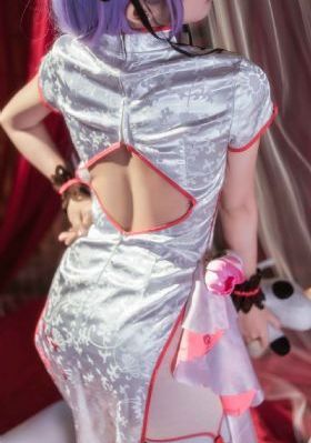 厨房娇妻被朋友胯下挺进视频